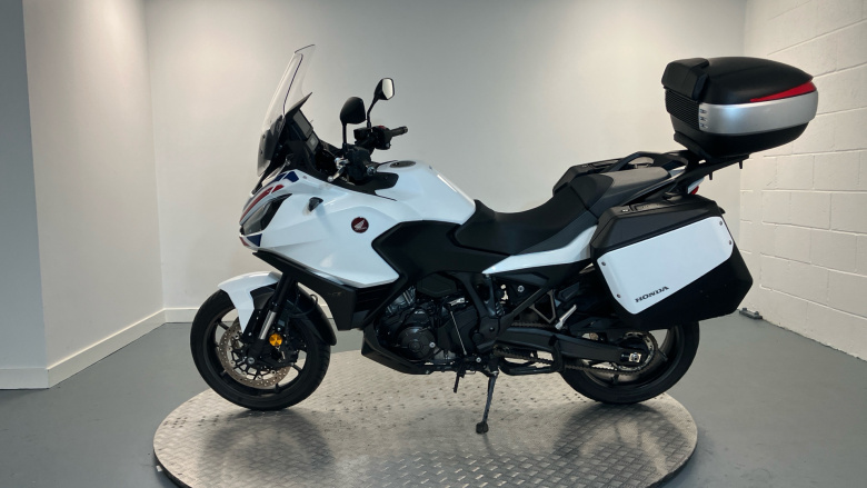 Honda NT1100 Manual (22 Model Year)